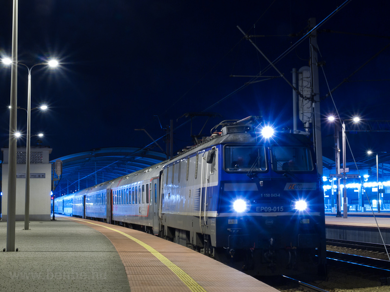 The PKP EP09 015 seen at Katowice hauling the famous Moscow-Nice train of RŽD photo