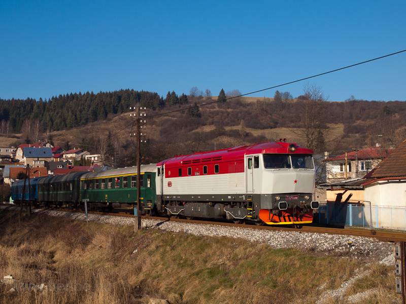 The ČSD T478 2011 seen between Podbiel and Nižn photo