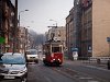 A felújított tér, látványos fénykavalkád és modern villamosok ellentetje: a bytomi 38-as villamos Konstal N sorozatú, 954 pályaszámú kocsija a Piekarskán érkezik Bytom Kościół św. Trójcy végállomásra