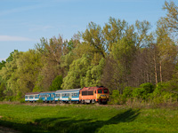 The MÁV-START 418 312 seen between Berzence and Somogyudvarhely