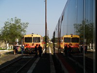 The Bzmot 333 seen at Ngrdkvesd station