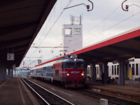 Az ŠZ 342 001 a Zágráb-Bécs EuroCityvel Mariborban