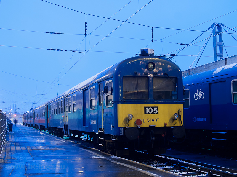 A BDt 105 Csrgő-vezrlőkocsi Budapest-Nyugatiban fot