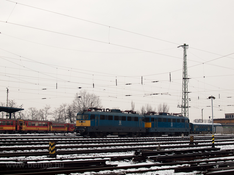 A V43 1128 és a V43 1142 Debrecenben fotó
