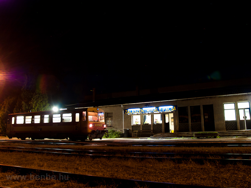 The MV-START Bzmot 390 is waiting for another train to pass by at Zalaszentmihly-Pacsa station photo