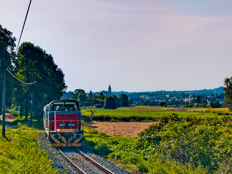 The M47 1314 seen banking a photo