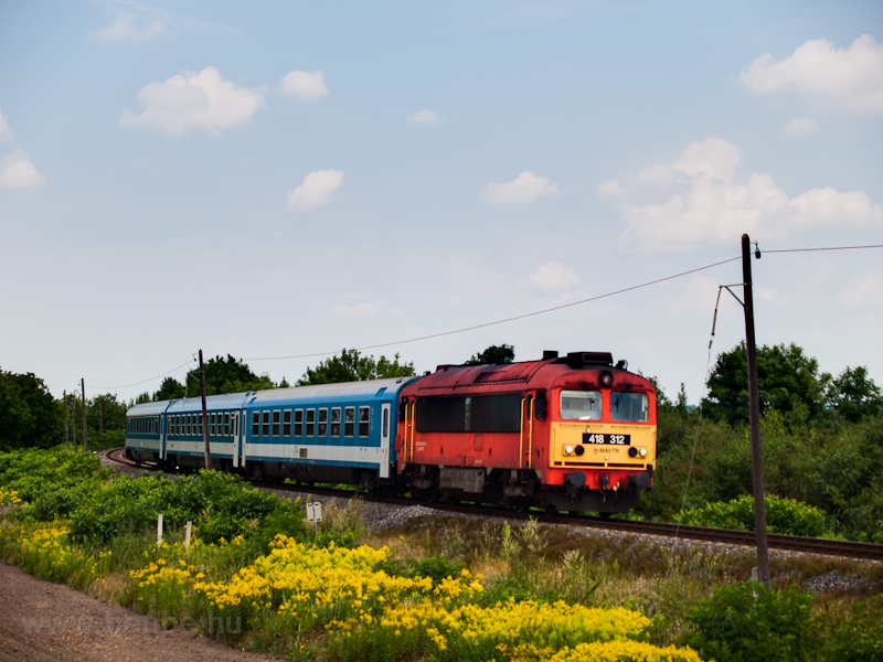 The MV-TR 418 312 seen between lbő-Alsszeleste and Porpc photo