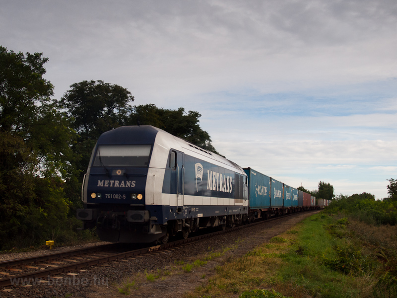 The Metrans 761 002-5 seen between Hegyfalu and Pósfa photo
