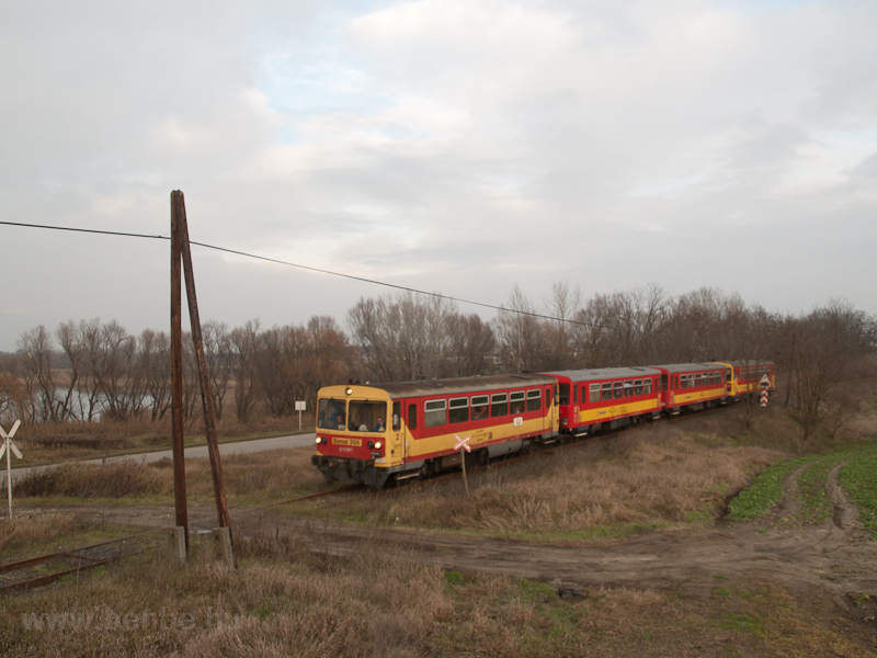 A MV-START Bzmot 308 Romnd s Gic-Hathalom kztt, a httrben a romndi halastval fot