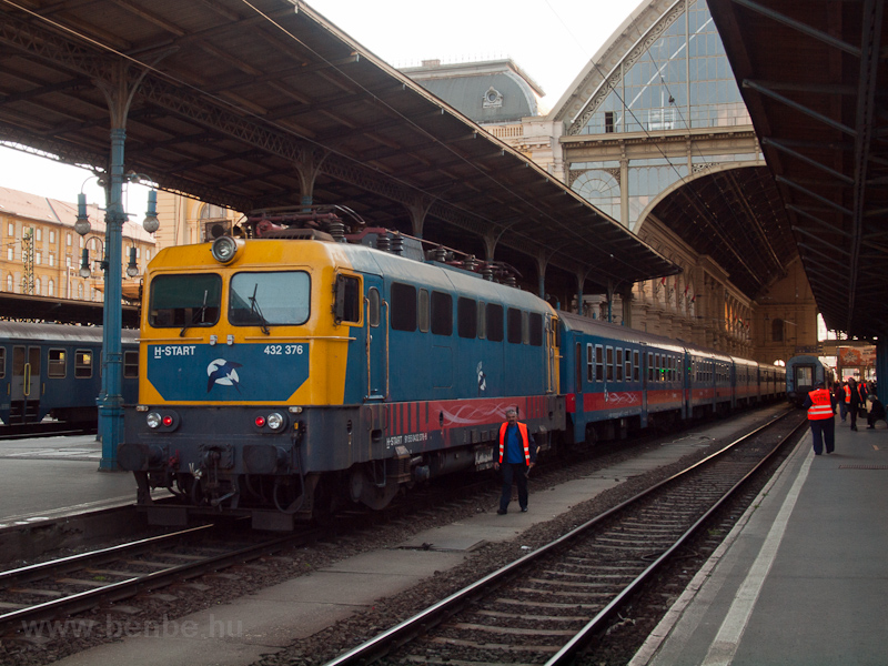 A MV-START 432 376 Budapest-Keleti plyaudvaron fot