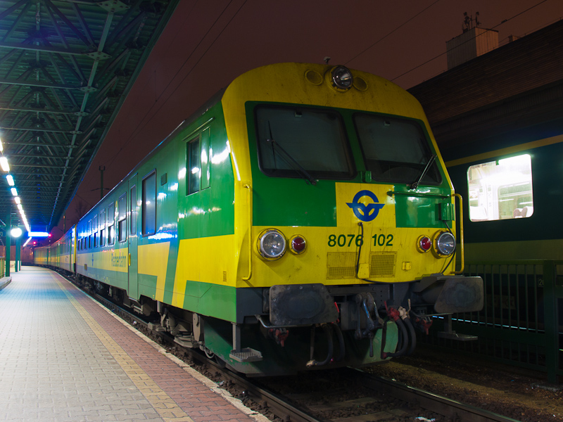 A GYSEV 8076 102 vezrlőkocsi Sopron llomson fot