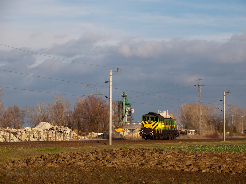 The GYSEV 448 305 seen between Fard and Csorna photo