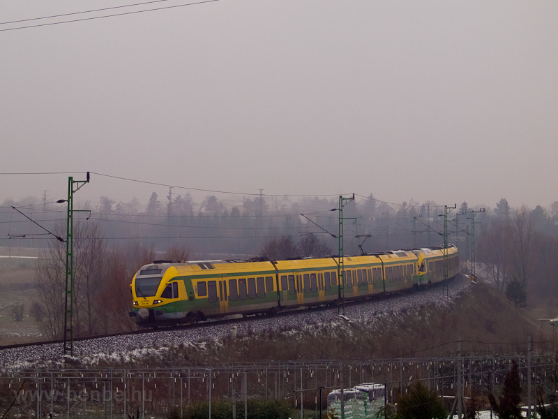 A MV-START 415 501 dupla csatolsban Sopron s Balffrdő kztt fot
