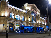 BKV 17-es autbuszjrat az utols zemnap hajnaln Batthyny tren a Vsrcsarnok előtt