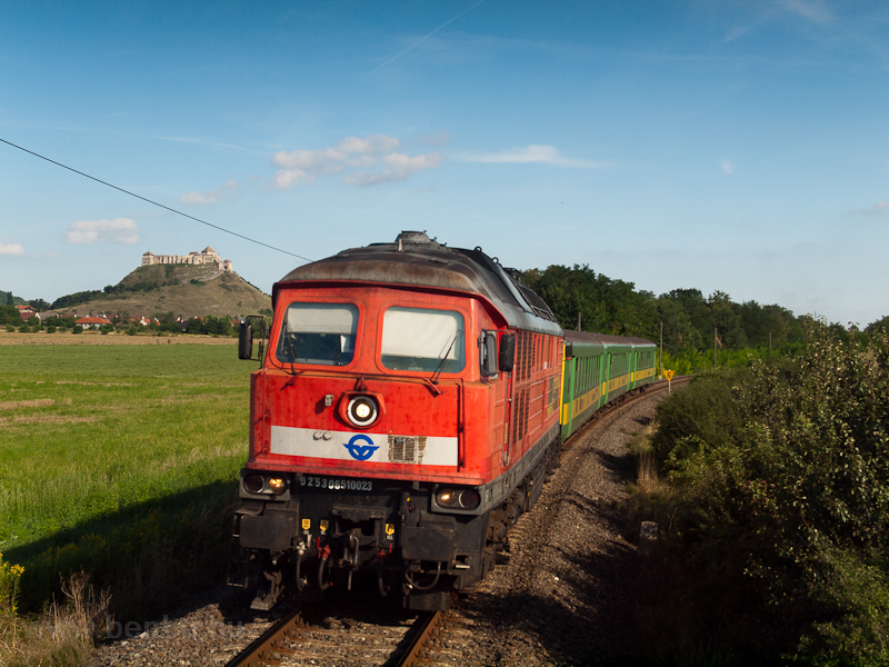 The GYSEV 651 023 seen between Smeg and Nyrlak photo