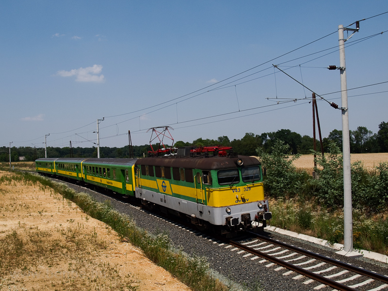 The GYSEV V43 329 seen between Jk-Balogunyom and Egyhzasrdc photo