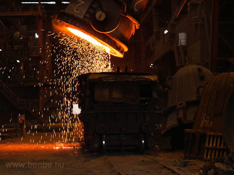 Emptying steel mill slag in picture