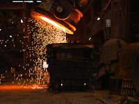 Emptying steel mill slag in a slag car at Dunaferr