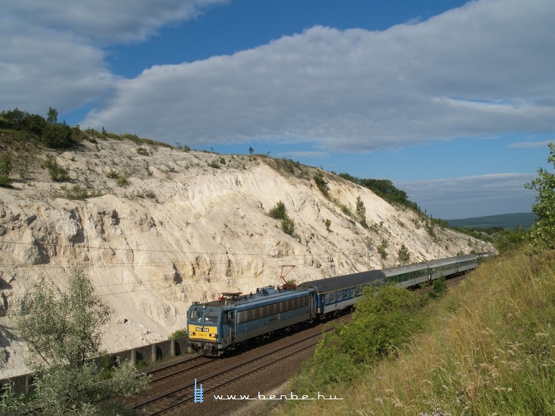 The MV V63 156 with fast train Amicus near Szr stop photo
