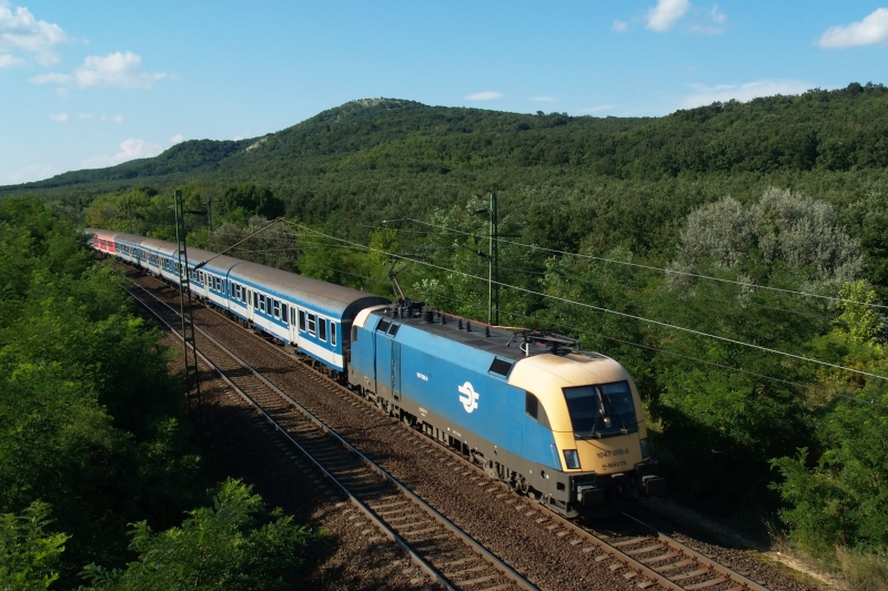 1047 006-6 Szárliget és Szá fotó