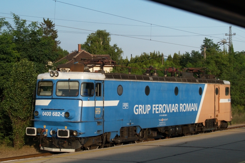 A Grup Feroviar Roman (GFR) Train-Hungary ltal zmeletetett 0400 682-5 plyaszm Csaurusza Biatorbgy llomson fot