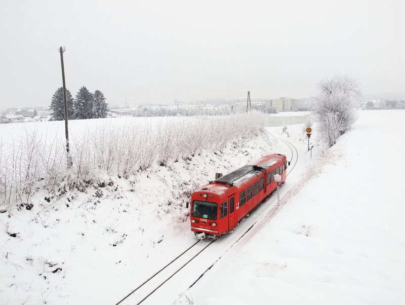 The BB 5090 007-5 narrow gauge railcar at the foresignal of Ober Grafendorf station to the direction of Mank photo