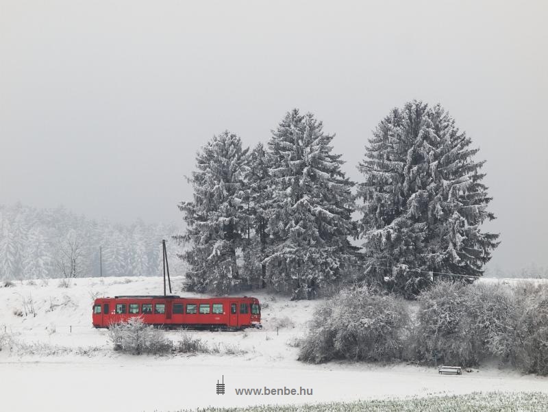 The BB 5090 007-5 verkehrsrot-livery railcar near Ober Grafendorf station photo
