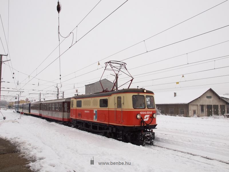 Az BB 1099.001-8 plyaszm ős-villamosmozdonya Ober Grafendorf llomson fot