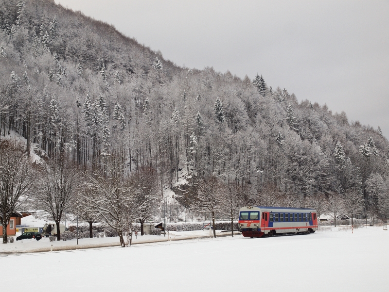 The BB 5047 040-0 between Furthof and Hohenberg on the Traisentalbahn photo