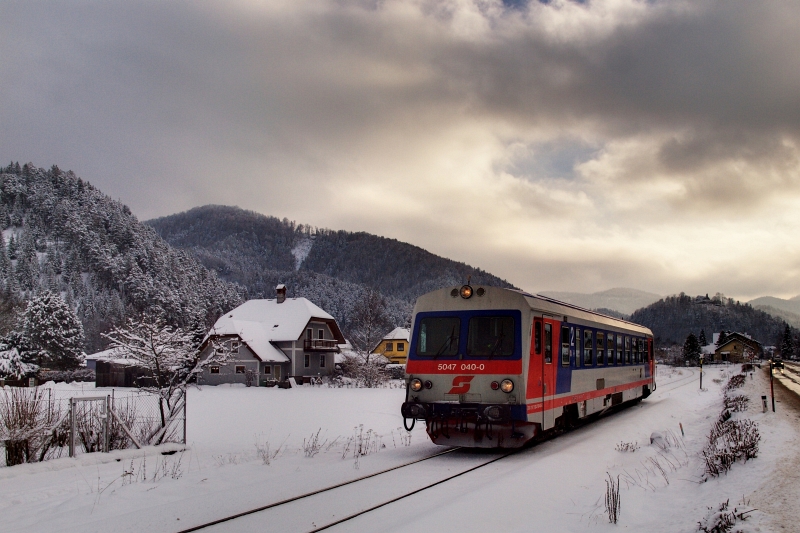 The BB 5047 040-0 between Hohenberg and Furthof on the Traisentalbahn photo