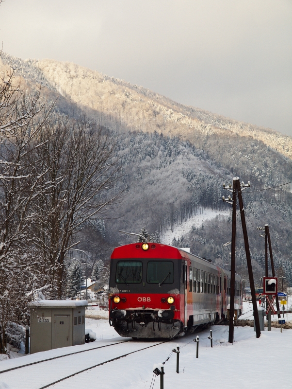Az ÖBB 5047 008-7 pályaszámú motorkocsija Freilandban fotó