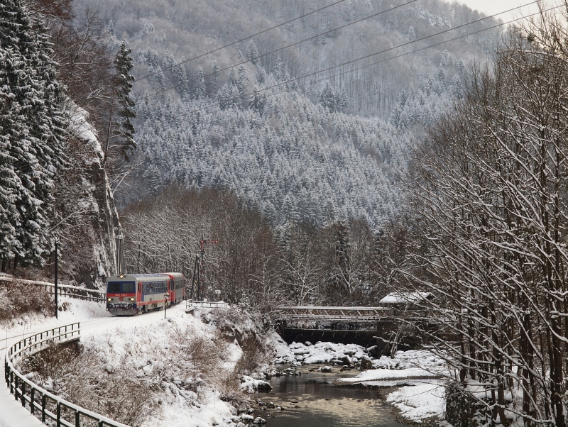 The BB 5047 038-4 is leaving Freiland photo