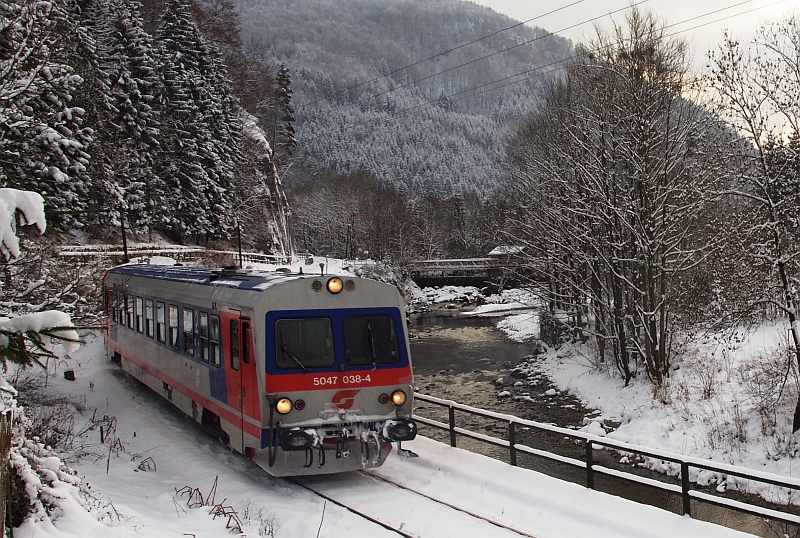 Az ÖBB 5047 038-4 elindul Freilandból fotó