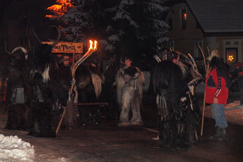 A krampuszok megbeszlik az invzit... fot