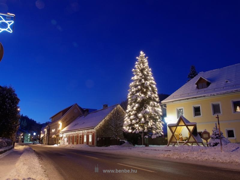 The main street of Hohenberg in advent lights together with the castle and Caf Partsch, de best pub in the Traisen valley photo