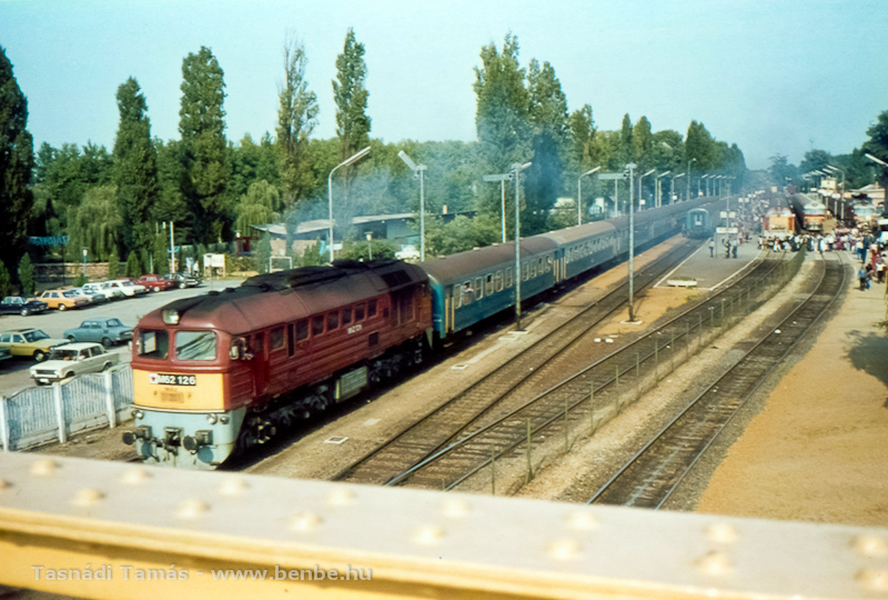 The M62 126, an M40 light main line passenger diesel and two MDmot lightweight trainsets at Fonyód station, before the modernisation of the line in the 80s-90s photo