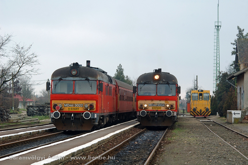 Az MDmot 3022 és MDmot 3004 egy UDJ-vel Sárándon fotó