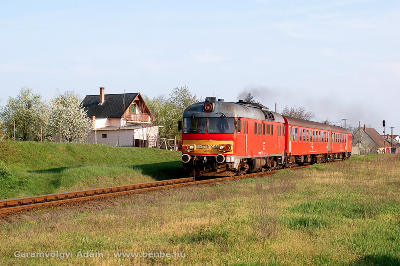 Az MDmot 3005 Sárándról indul Debrecen felé fotó