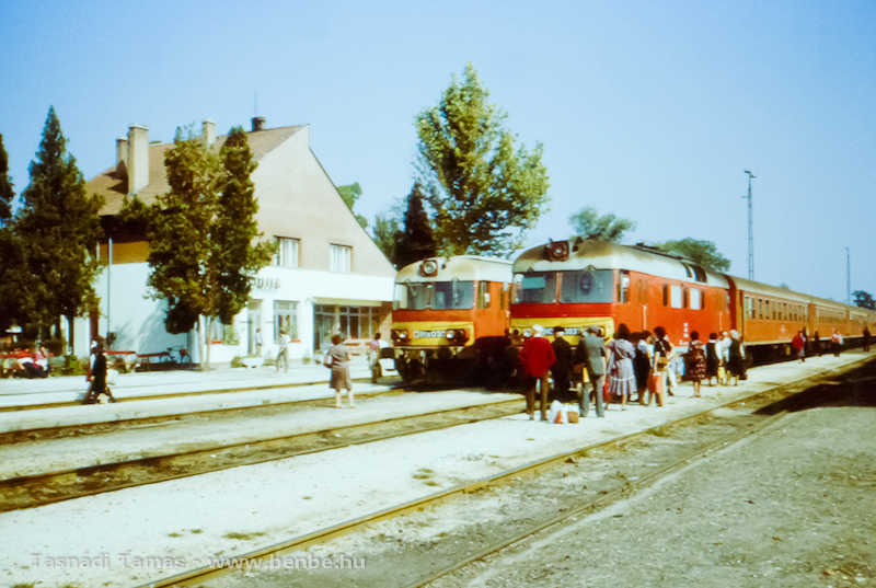 The MDmot 3037 and probably Btx 030 at Lakitelek station photo