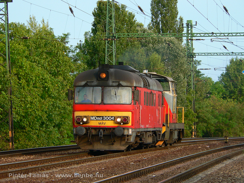 The MDmot 3004 and a remotorised M47 at Budapest-Kelenfld photo