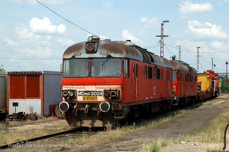 The MDmot 3024 at Debrecen, waiting for being scrapped photo