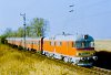 Az MDmot 3001 1986. október 14-én Bátaszékről érkezvén Pusztaszabolcs határában halad