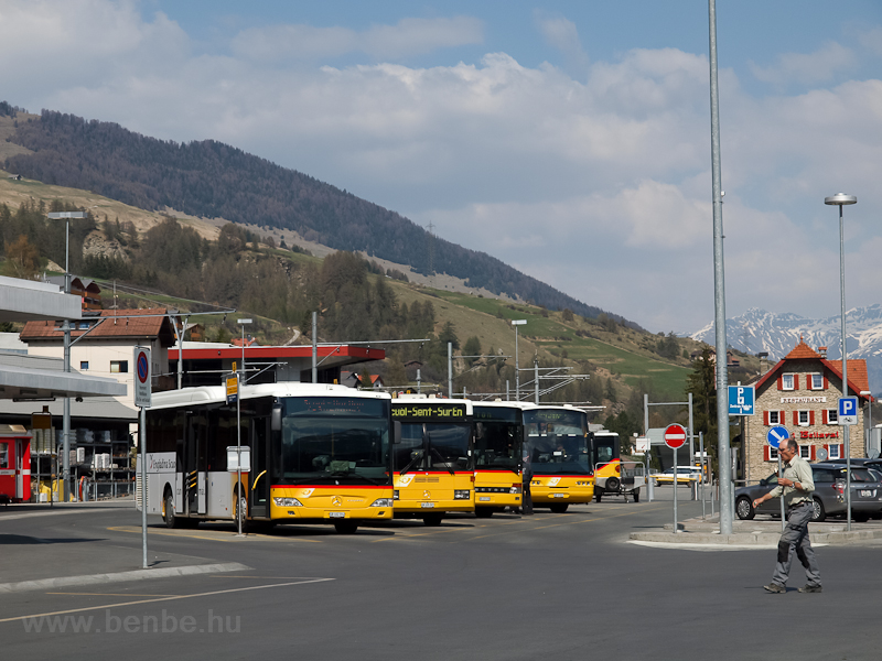 Buszok ndulnak Scuolbl Ausztria fel s a krnykbeli tanyavilgba, termszetesen temesen fot