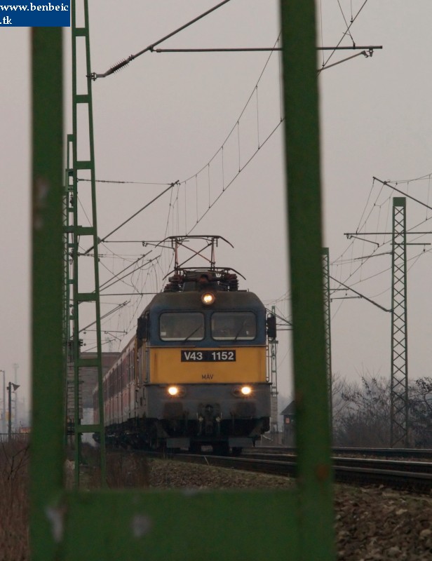 V43 1152 a Déli összekötővasúti hídnál fotó