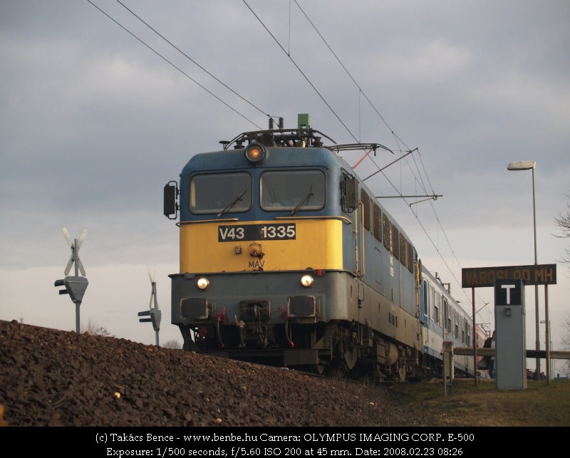 V43 1335 Városlőd megállóhelyen fotó