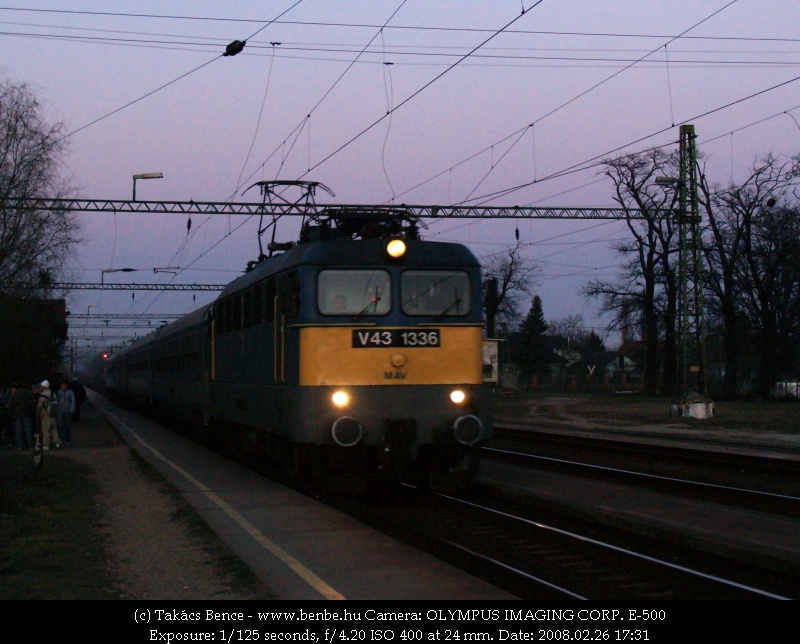 V43 1336 Trnokon IC vonattal fot