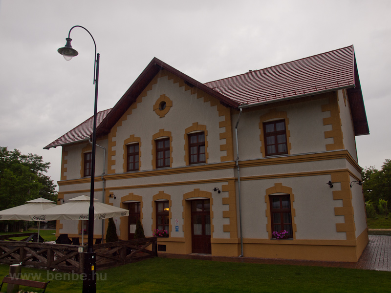 The station building at Fel photo