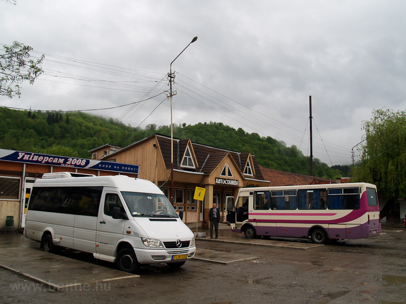 The autobus station at Rakh photo