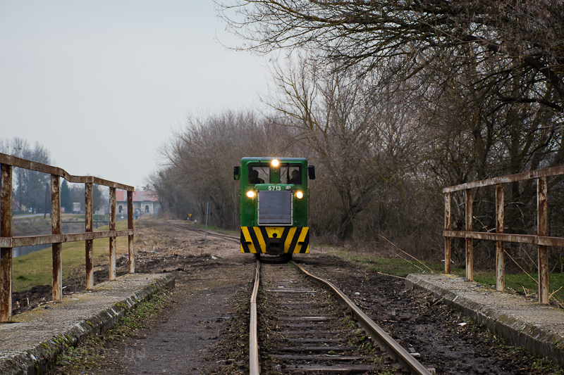 The MV-START C50 5713 seen between Balatonfenyves GV and Kzponti főmajor photo