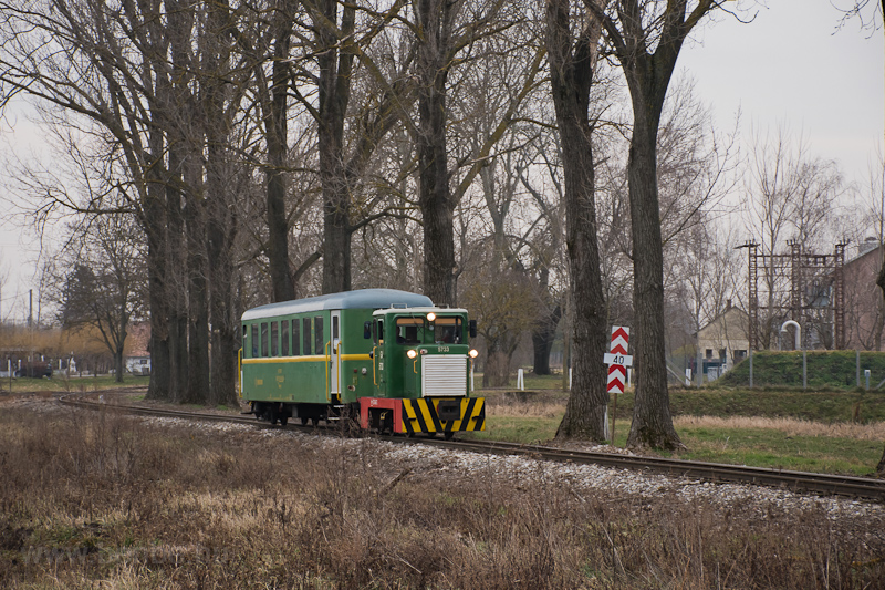 The MV-START C50 5733 seen hauling the timetabled passenger train between Kzponti főmajor and Balatonfenyves GV photo